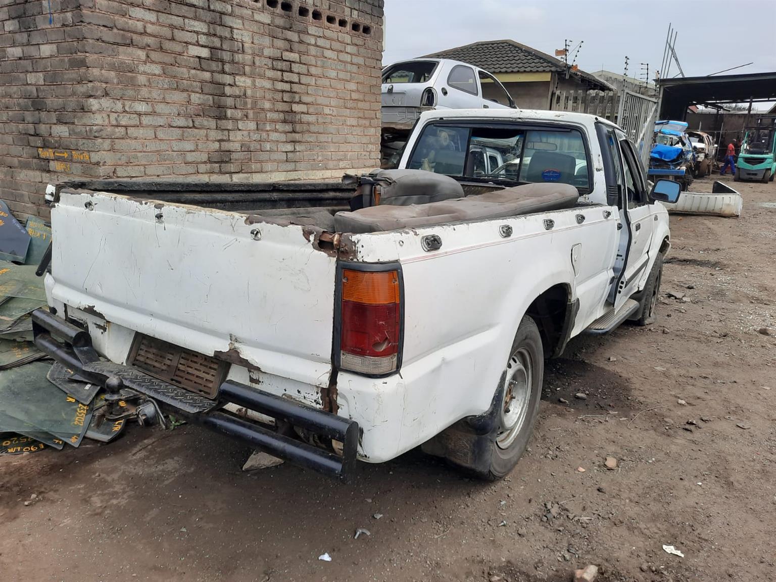 2000 Ford Courier 2.5D - Stripping for Spares.