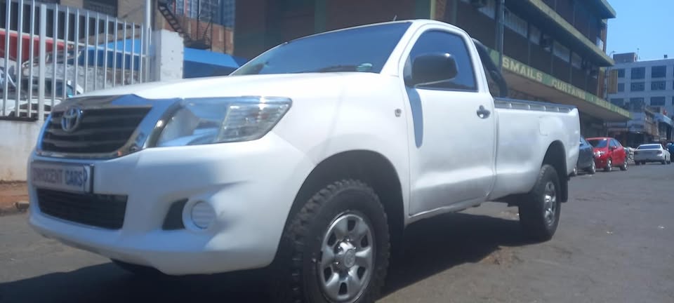 2011 TOYOTA HILUX 2.5 DIESEL 4X4, SINGLE CAB, WHITE COLOUR, MILEAGE 98000KM
