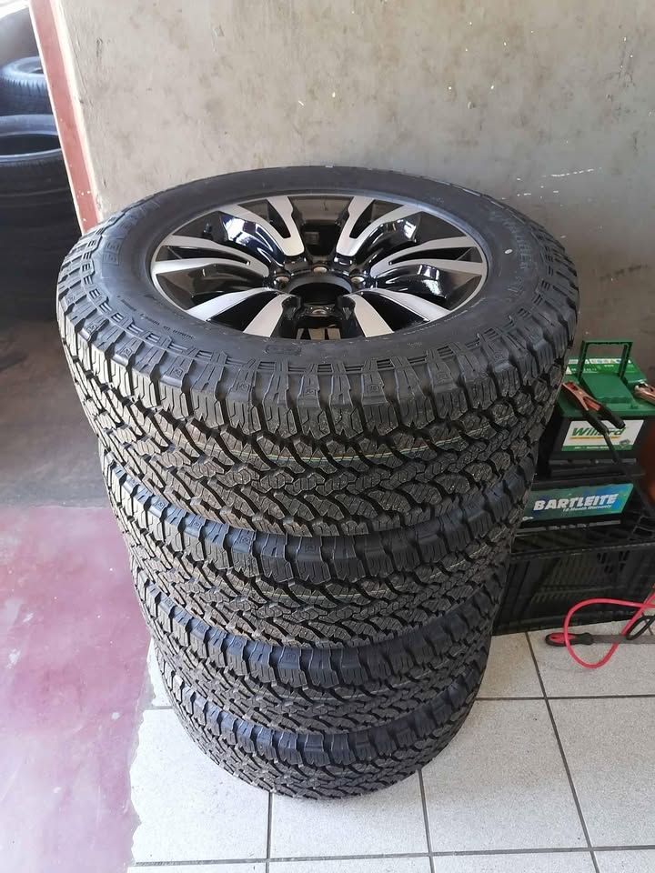 Isuzu 18 Black n Silver WITH NEW TYRES) - Private Seller