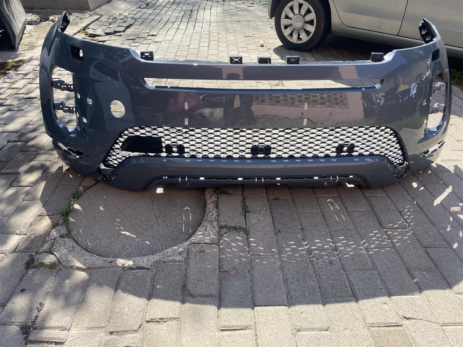 2023 RANGE ROVER EVOQUE FRONT BUMPER FOR SALE. IN PRISTINE CONDITION 2023 RANGE ROVER EVOQUE FRONT BUMPER FOR SALE. IN PRISTINE CONDITION