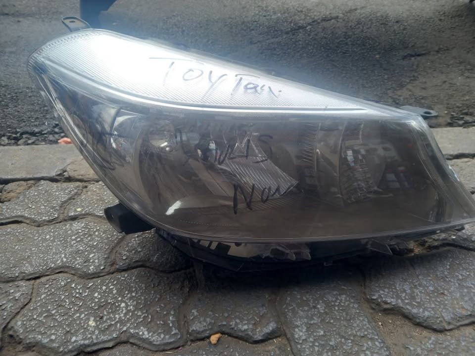 Toyota Yaris Headlight Right Hand Side - Private Seller
