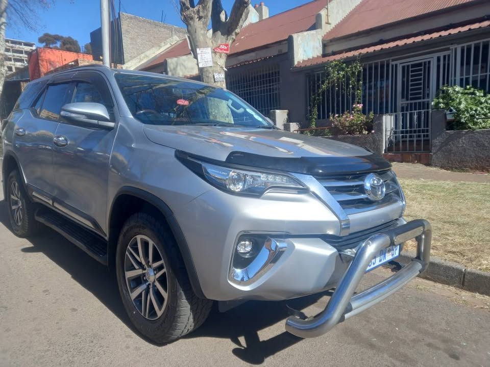 2020 Toyota Fortuner 2.8 GD-6 Diesel, Automatic 4x2, Grey, 97000kms, Full service history.