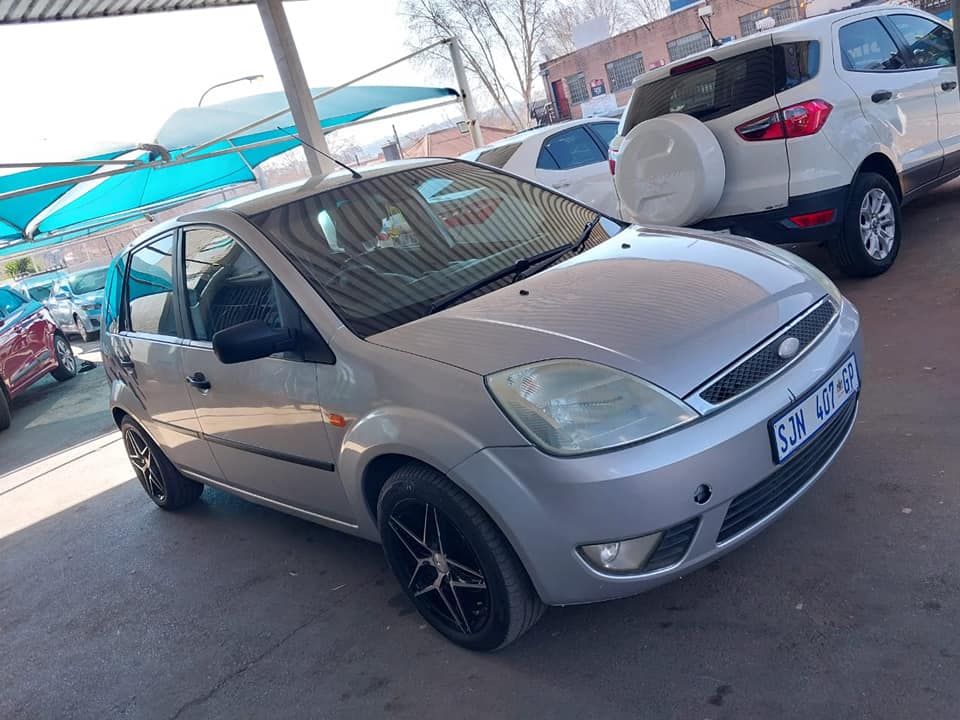 2005 FORD FIESTA 1.6 75 000KM SILVER COLOR MANUEL PETROL