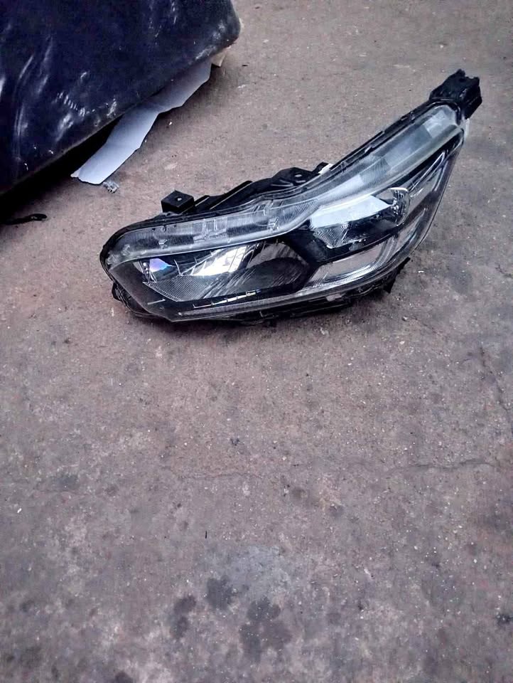 Suzuki Amaze left side headlight - Private Seller Suzuki Amaze left side headlight - Private Seller