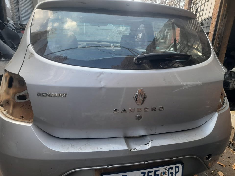 RENAULT SANDERO STRIPPING FOR PARTS - Private Seller RENAULT SANDERO STRIPPING FOR PARTS - Private Seller