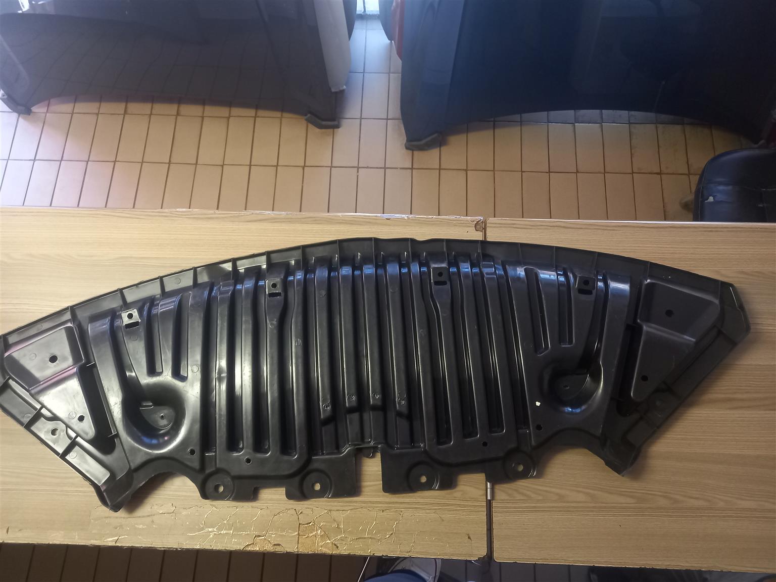 2011 MERCEDEZ-BENZ W207 SPLASH TRAY IN PRESTINE CONDITON - Private Seller
