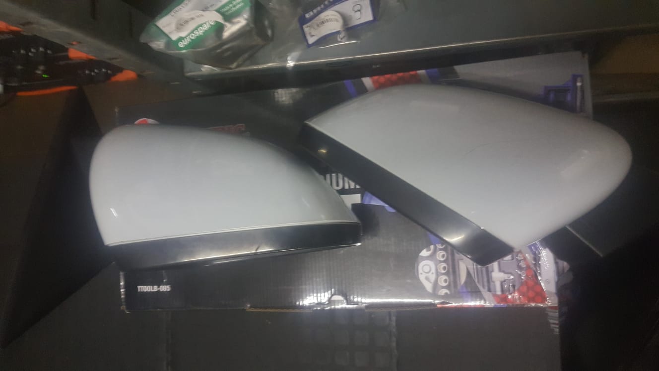 2016 Jaguar XE Door Mirror L / R – White in colour 2016 Jaguar XE Door Mirror L / R – White in colour