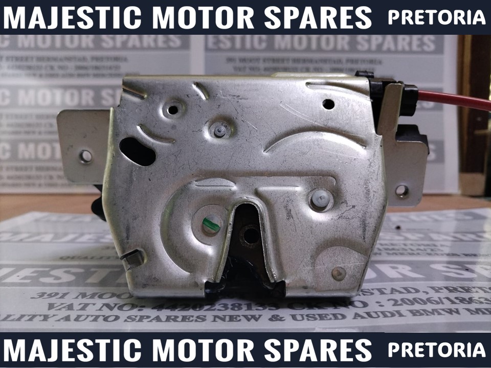 Mercedes tailgate lock boot lock for sale new - Private Seller Mercedes tailgate lock boot lock for sale new - Private Seller