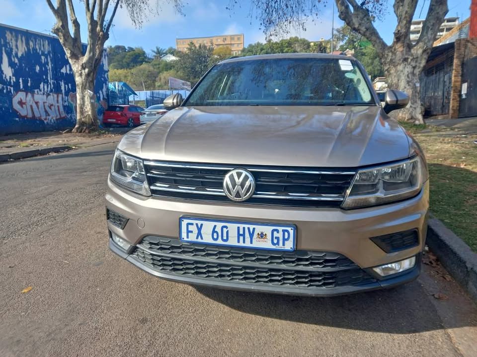 2017 VW Tiguan 1.4TSI Highline Petrol, Manual, Gold, 67000kms
