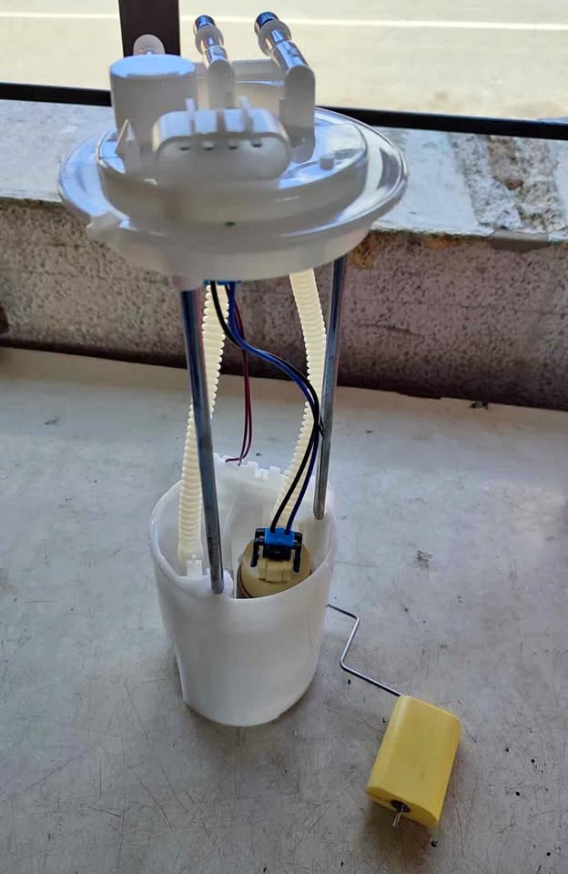 Isuzu KB240 Fuel Pump complete Selling - Private Seller Isuzu KB240 Fuel Pump complete Selling - Private Seller