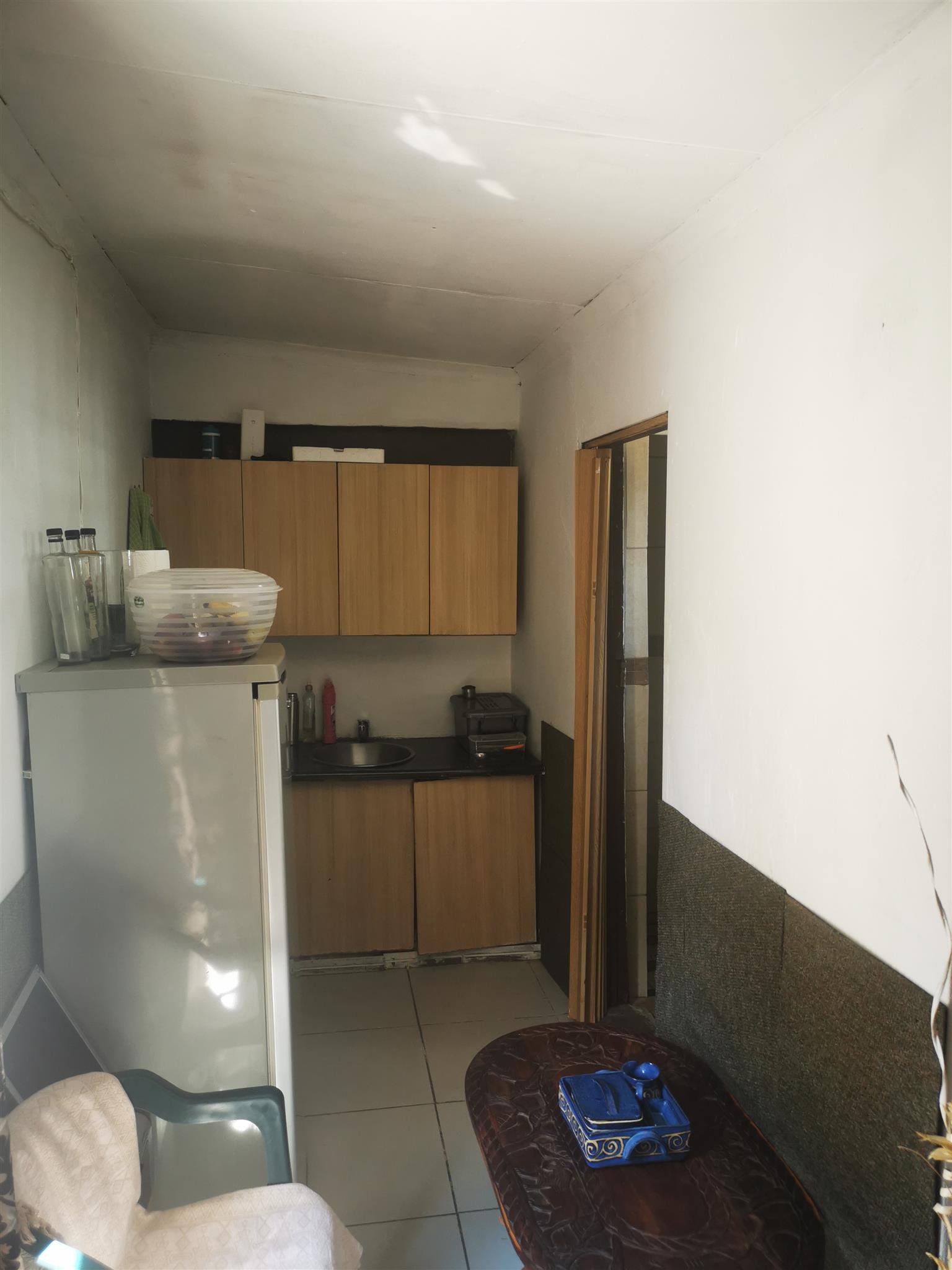 Room to rent in Fontainebleau, Randburg Junk Mail