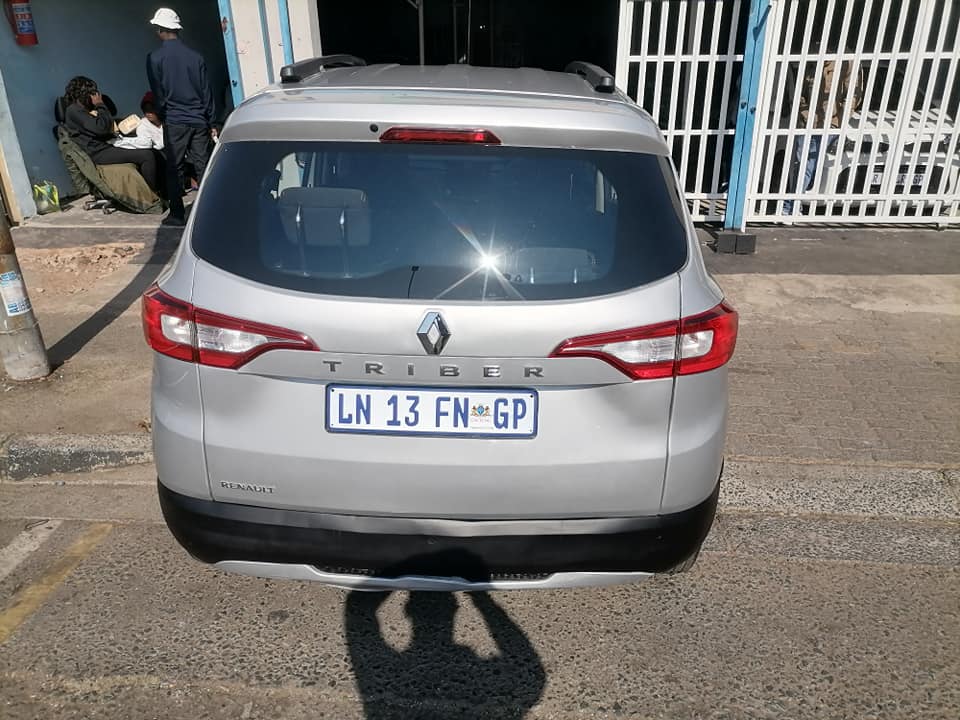 2024 Renault Triber 1.0 Dynamic Seven seater with a Nice interior seat and Service book and spare ke