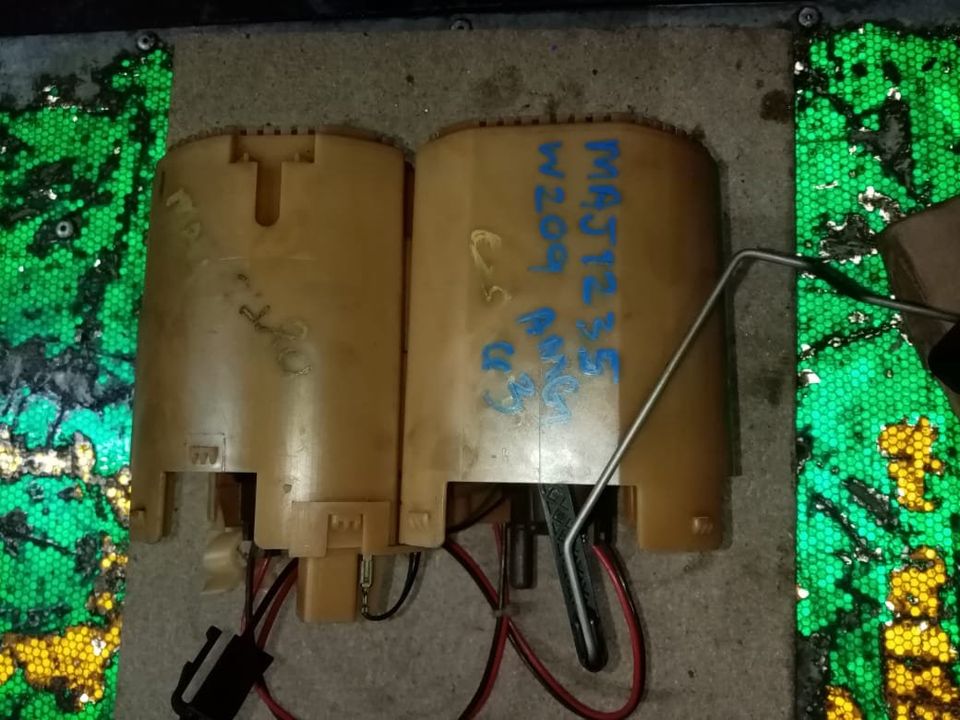 Merc Mercedes Benz W209 AMG Used Fuel Pump for sale Merc Mercedes Benz W209 AMG Used Fuel Pump for sale