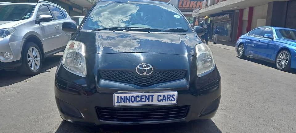 2011 TOYOTA YARIS 1.3 PETROL, MANUAL TRANSMISSION, BLACK COLOUR, MILEAGE