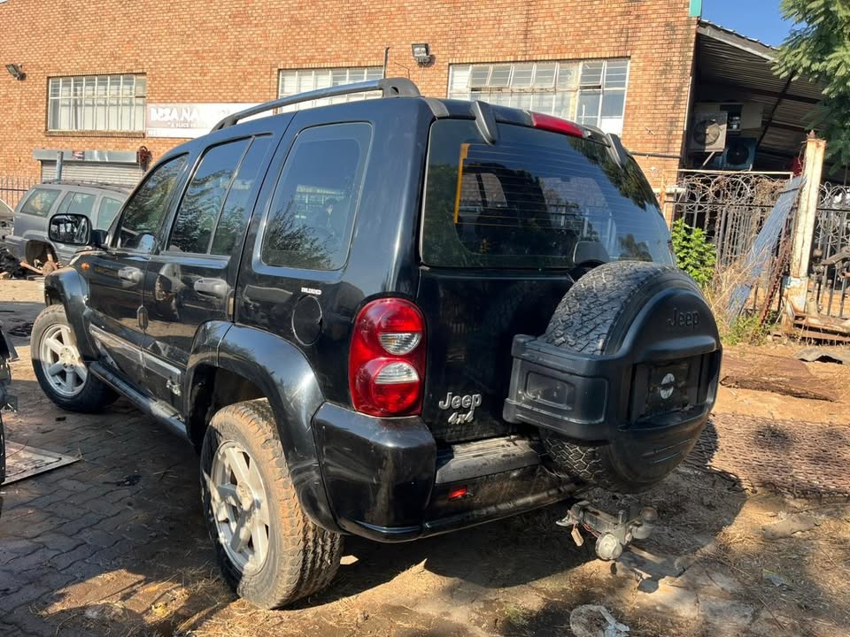 JEEP CHEROKEE 3.7 KJ STRIPPING - Private Seller JEEP CHEROKEE 3.7 KJ STRIPPING - Private Seller