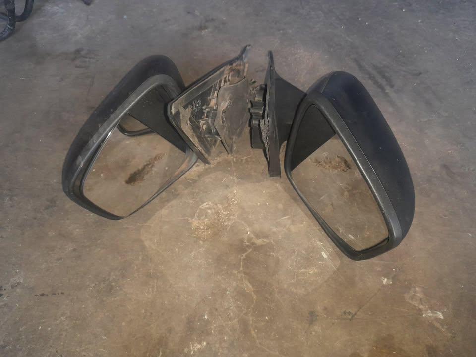 RENAULT KWID SIDE MIRRORS AVAILABLE - Private Seller RENAULT KWID SIDE MIRRORS AVAILABLE - Private Seller