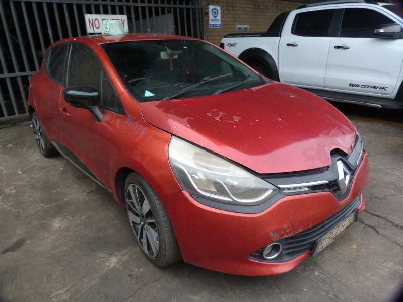 Renault Clio IV 900T Manual H4B - 2014 SPARESBOYZ STRIPPING FOR SPARES - Private Seller