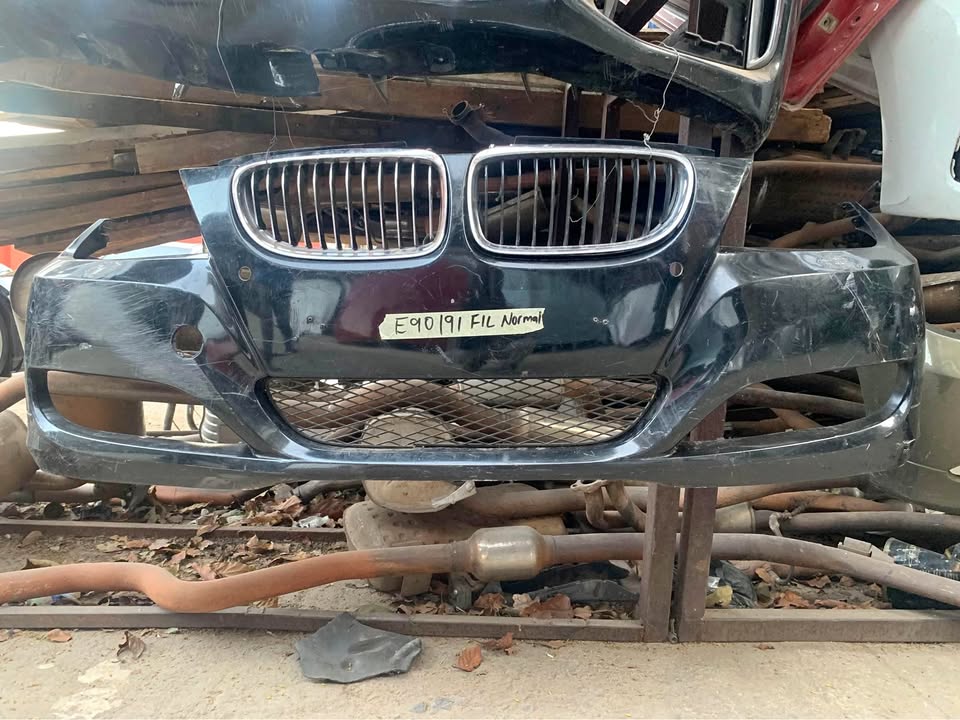 BMW front bumper facelift E90/E91 normal BMW front bumper facelift E90/E91 normal