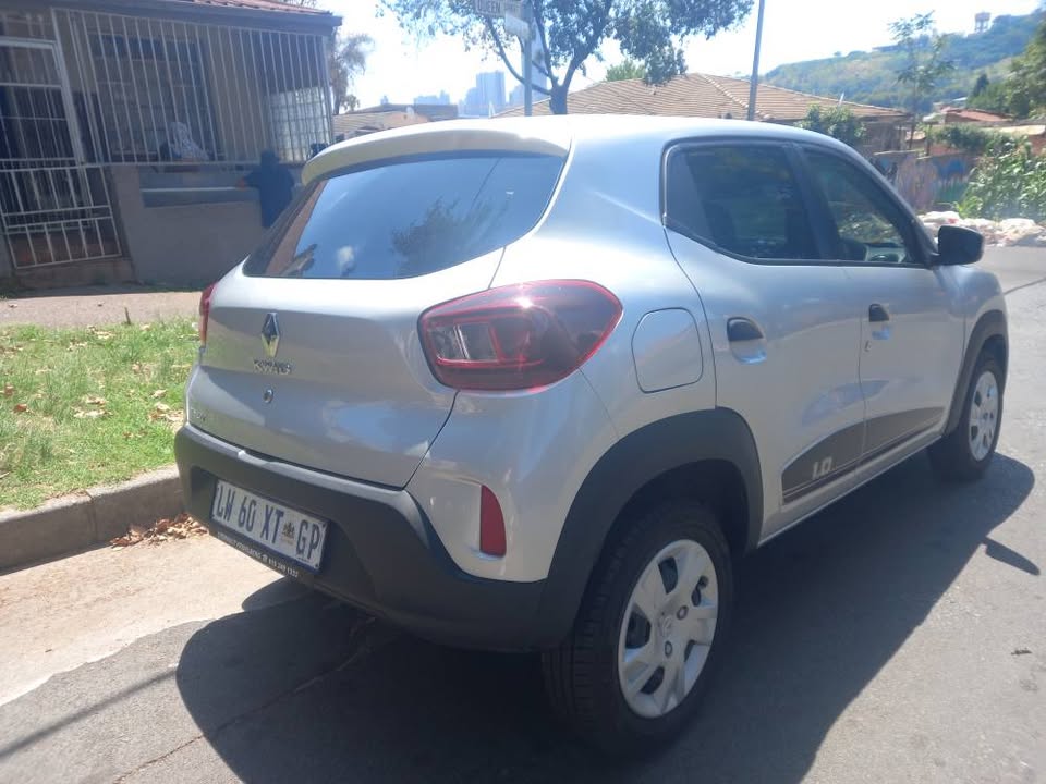 2024 Renault Kwid 1.0 Petrol Automatic Transmission  Color Silver Mileage 6000kms