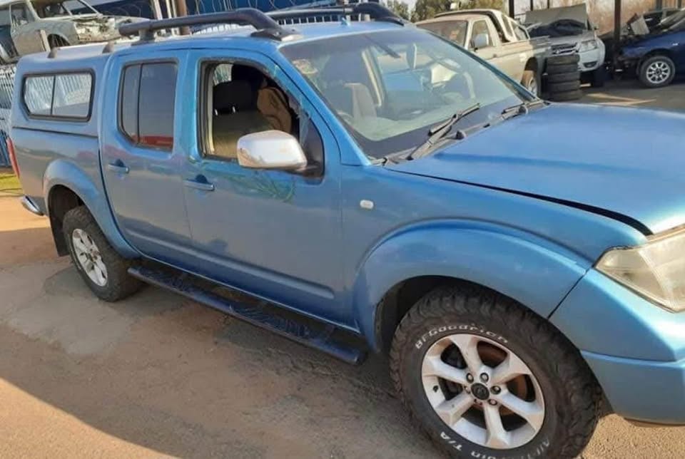 Nissan Navara 4.0 v6 STRIPPING FOR SPARES Call or whatsapp   or