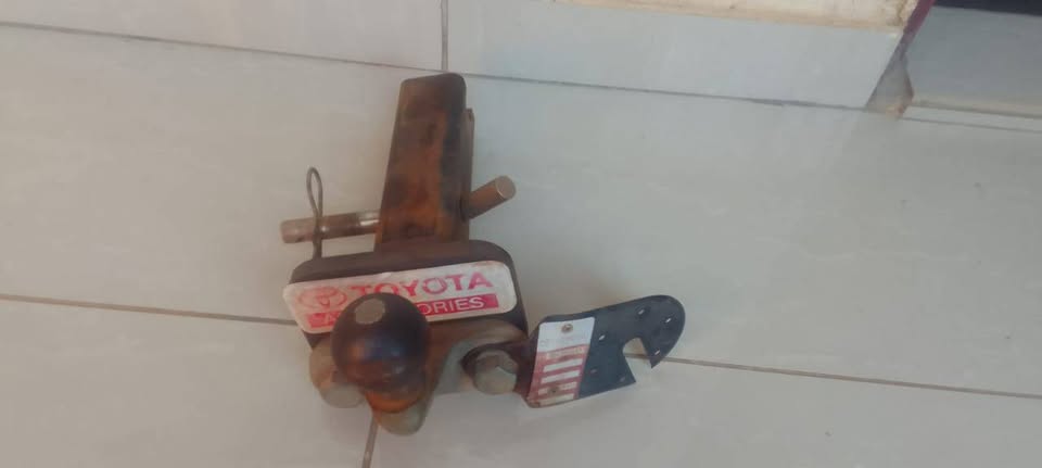 Toyota Hilux Tow Hook Bar - Private Seller Toyota Hilux Tow Hook Bar - Private Seller