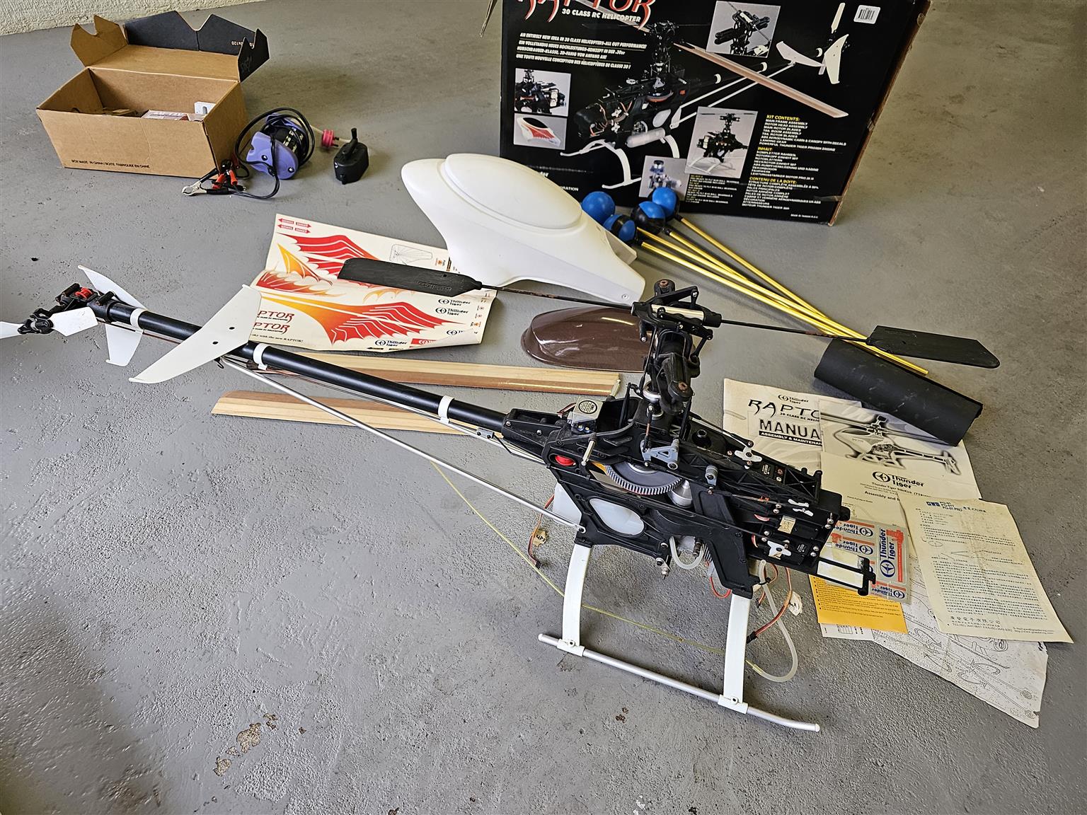 Raptor 30 RC Helicopter, Avante RC car & accessories