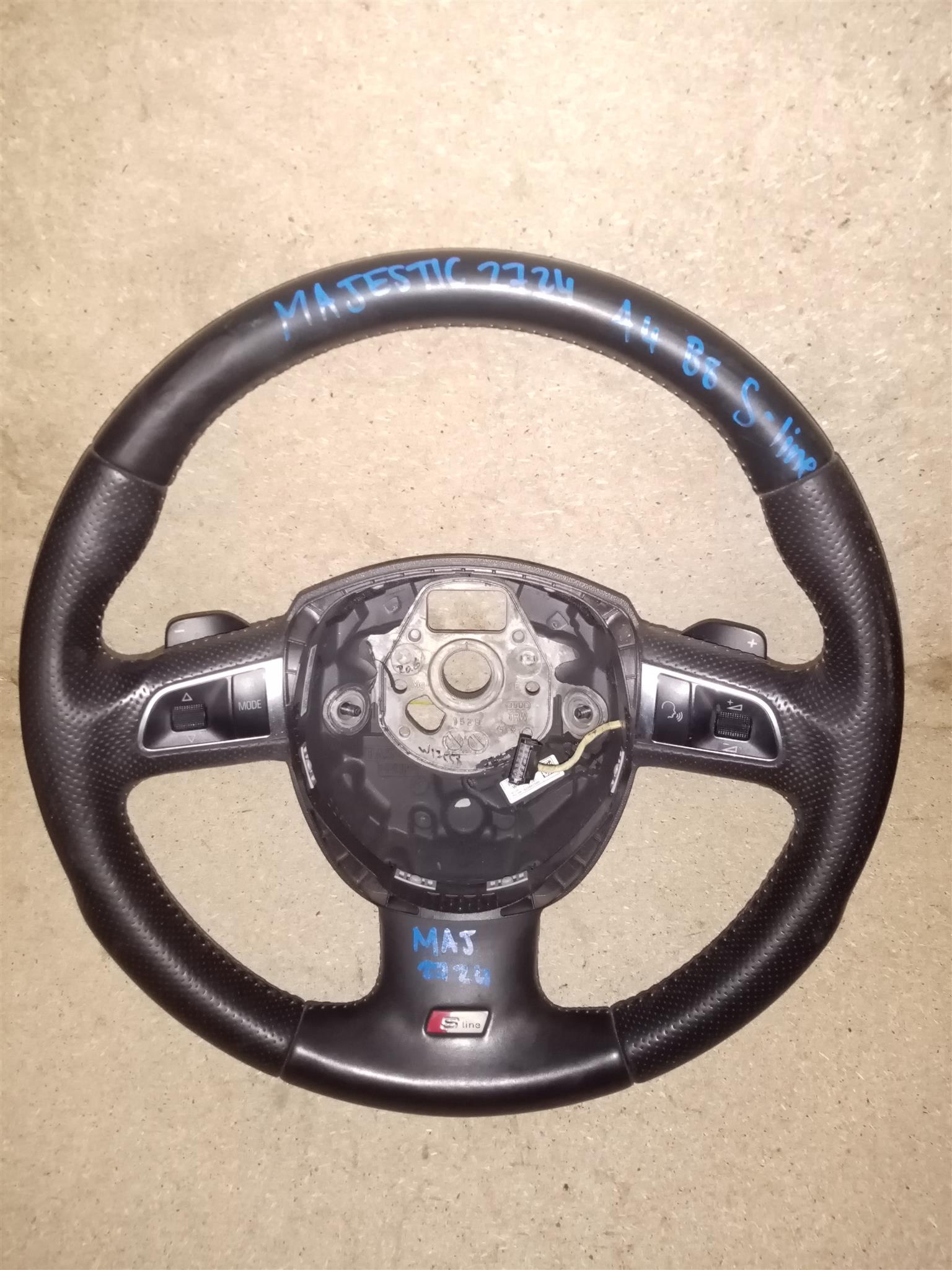 Audi B8 A4 petrol steering wheel for sale used - Private Seller Audi B8 A4 petrol steering wheel for sale used - Private Seller