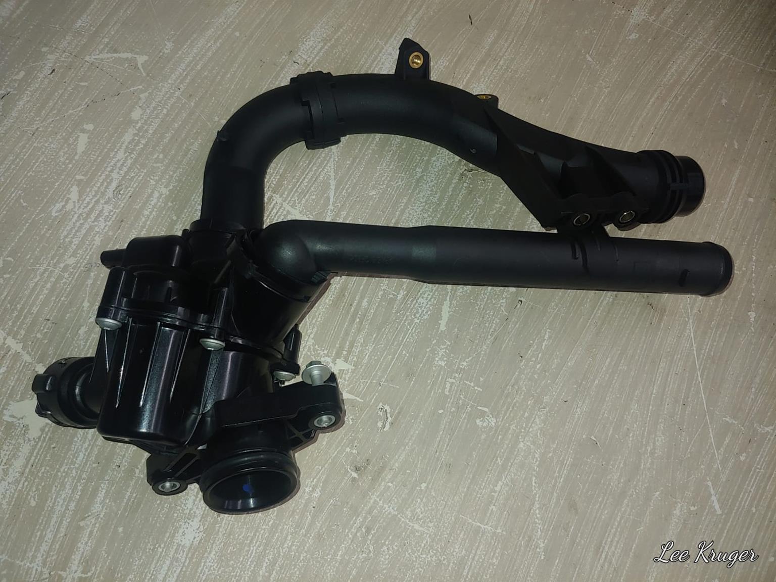 Mercedes Benz W205 271  thermostat housing for sale new - Private Seller