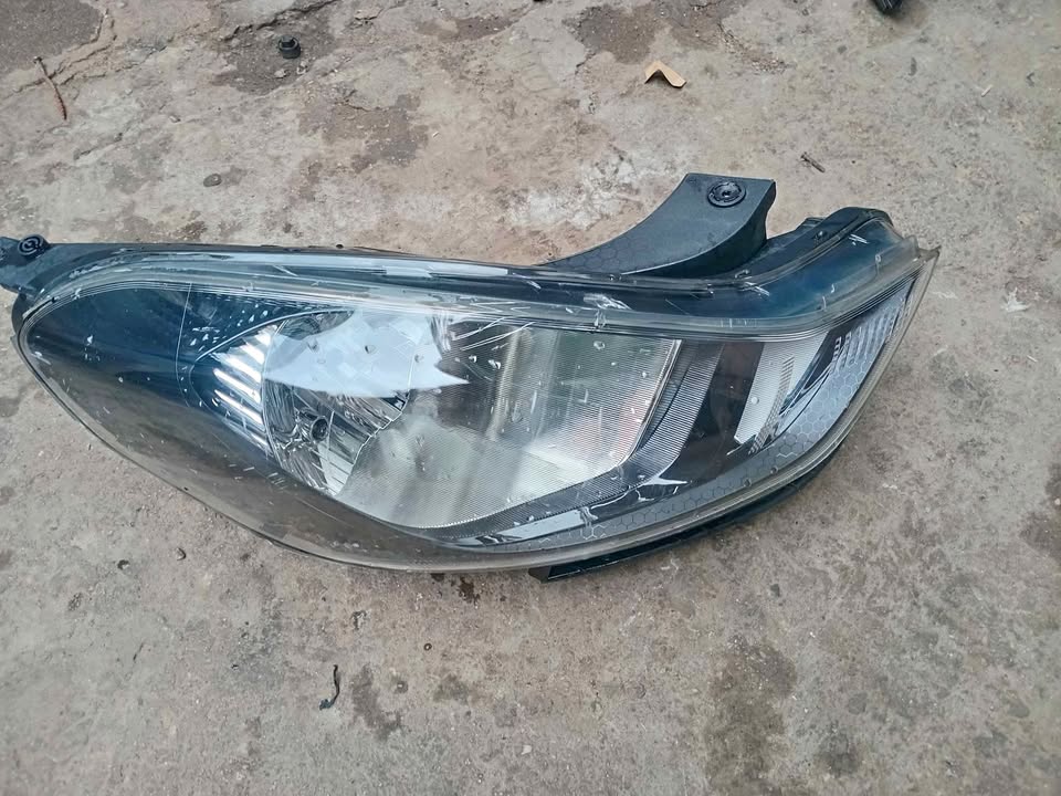 Hyundai i10 grand right side headlight - Private Seller Hyundai i10 grand right side headlight - Private Seller