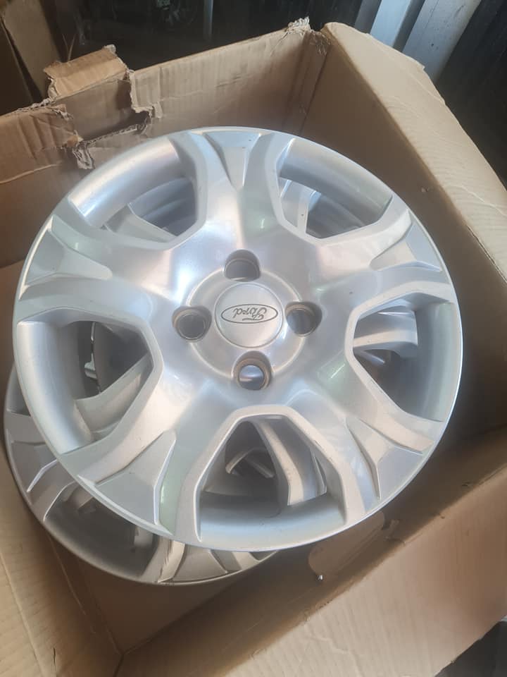 Ford Ecosport original wheel caps size 15 aset - Private Seller