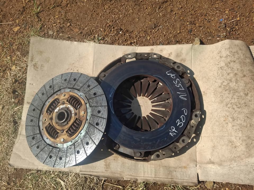 Nissan NP300 hardbody clutch plate and pressure plate - Private Seller Nissan NP300 hardbody clutch plate and pressure plate - Private Seller