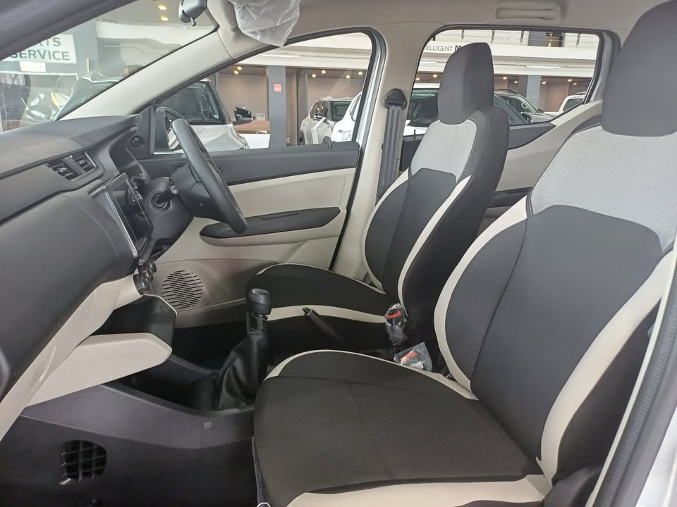 2025 RENAULT TRIBER 1.0l Expression 5-dr 2025