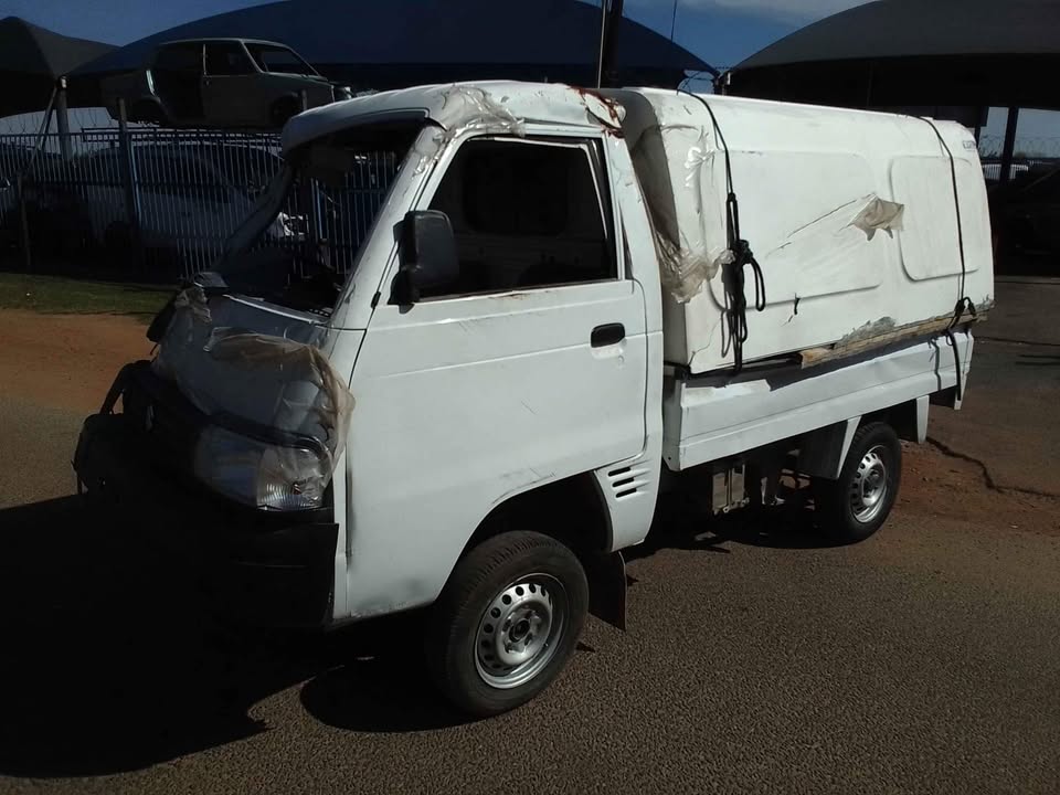 2017 Suzuki super carry bakkie stripping for parts engine still running good - Private Seller