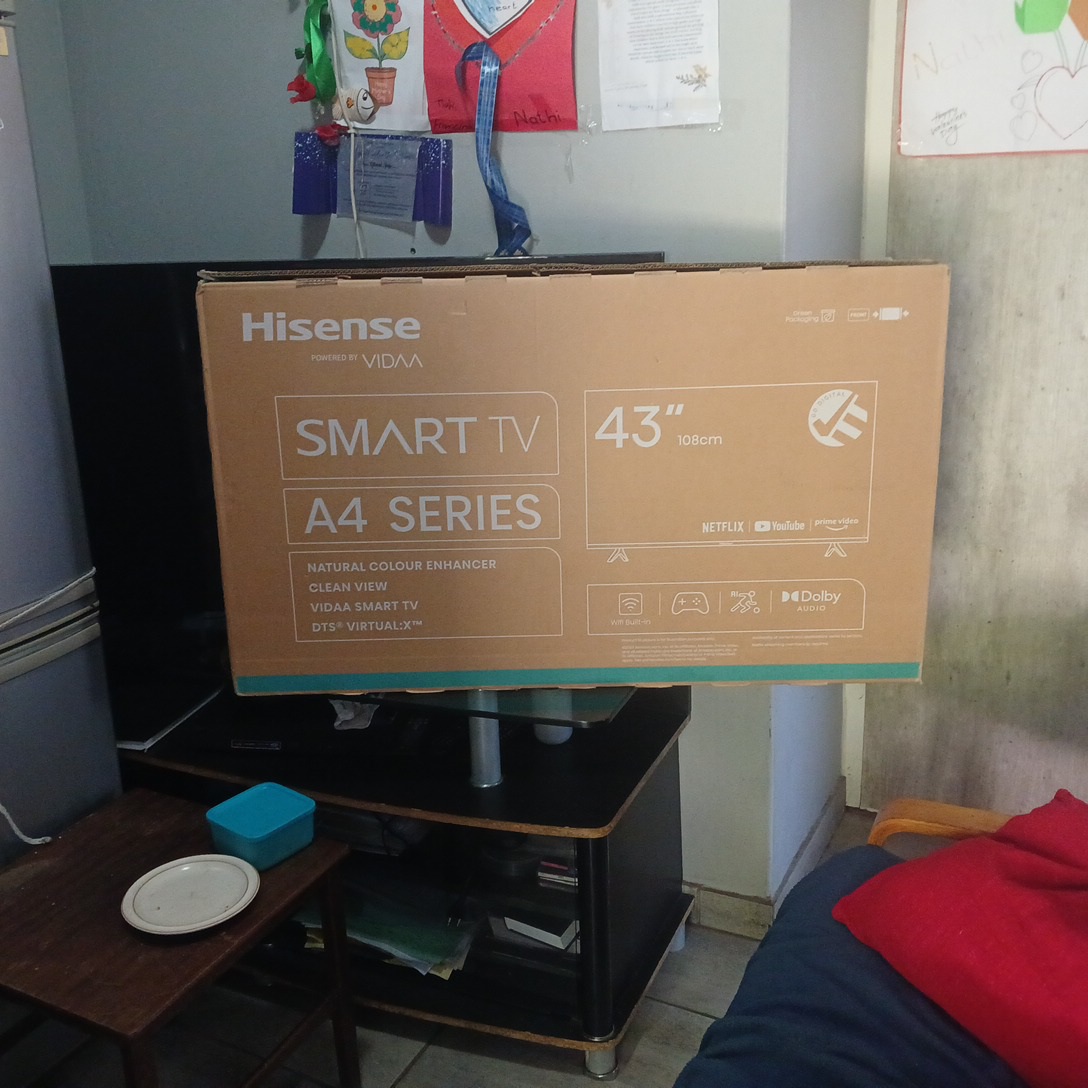 Hisense Smart TV 43inch New still in the box with receipt from Game