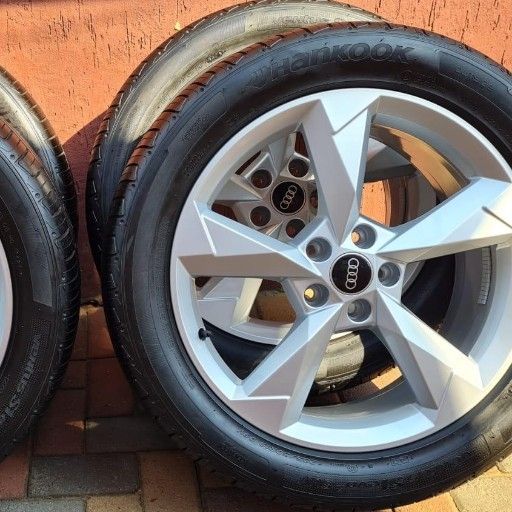 AUDI Q3 S LINE OEM 19INCH MAGS AND TYRES - Private Seller AUDI Q3 S LINE OEM 19INCH MAGS AND TYRES - Private Seller