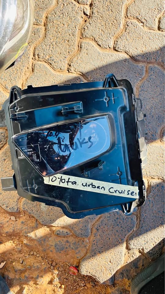 Toyota Urban Cruiser headlight - Private Seller Toyota Urban Cruiser headlight - Private Seller