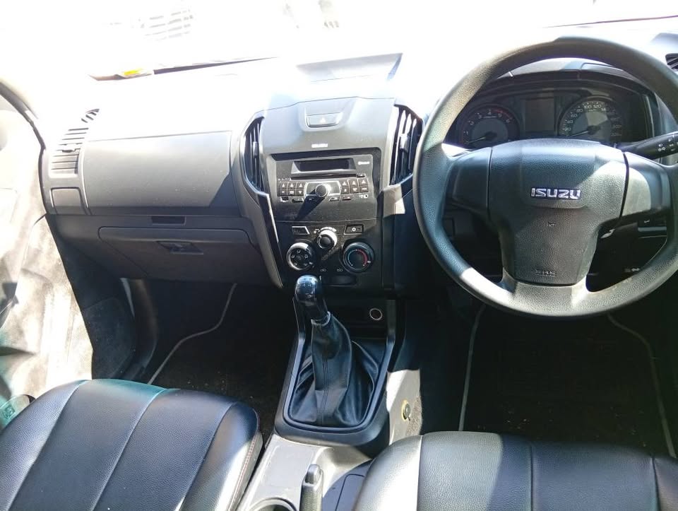 2019 Isuzu KB250 DMax DoubleCab 4X2 Bakkie 91,000km Manual