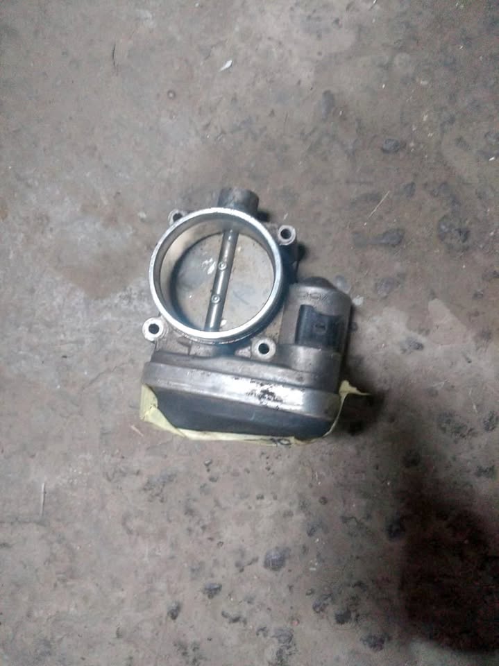 BMW e90 3 series 320i Throttle body - Private Seller BMW e90 3 series 320i Throttle body - Private Seller