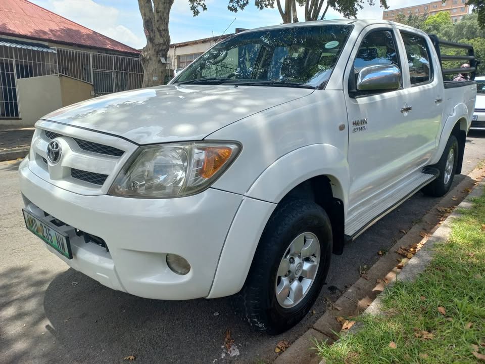 2008 TOYOTA HILUX DOUBLE CAB 2.7 VVTI HI RIDER IN EXCELLENT CONDITION