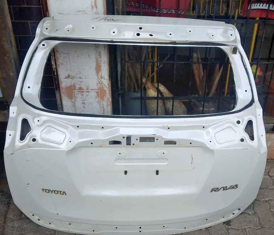 Toyota Rav 4 facelift tailgate shell - Private Seller Toyota Rav 4 facelift tailgate shell - Private Seller