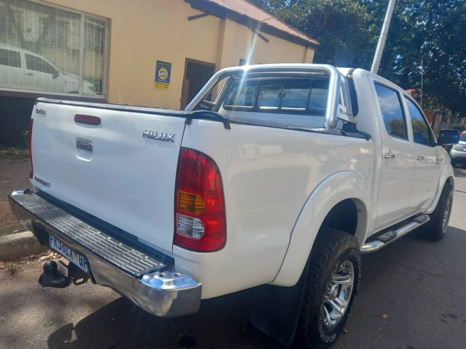 2008 Toyota Hilux Double Cab 3.0 D4D DIESEL, MANUAL, WHITE, 96000kms