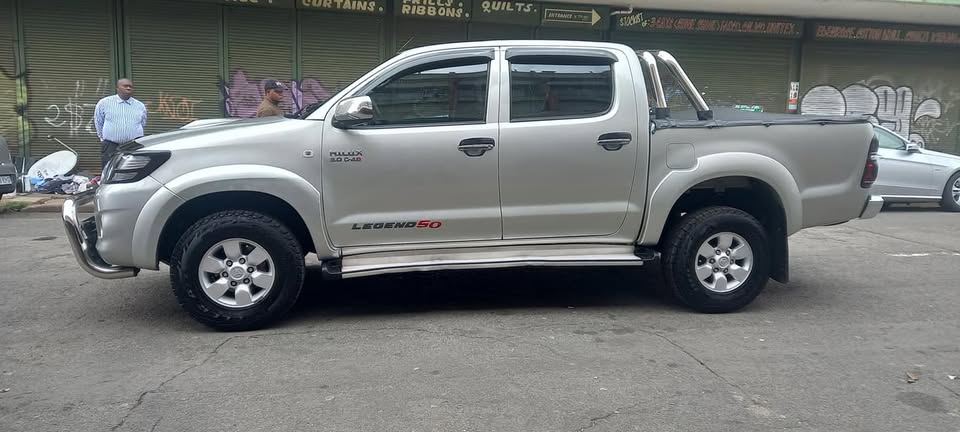 2007 TOYOTA HILUX DOUBLE CAB 3.0 D4D 4X2 MANUAL TRANSMISSION