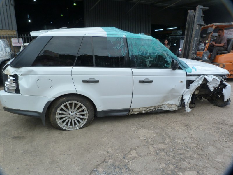 Land Rover Range Rover Sport 3.0 D HSE AT White - 2011 STRIPPING FOR SPARES - Private Seller Land Rover Range Rover Sport 3.0 D HSE AT White - 2011 STRIPPING FOR SPARES - Private Seller