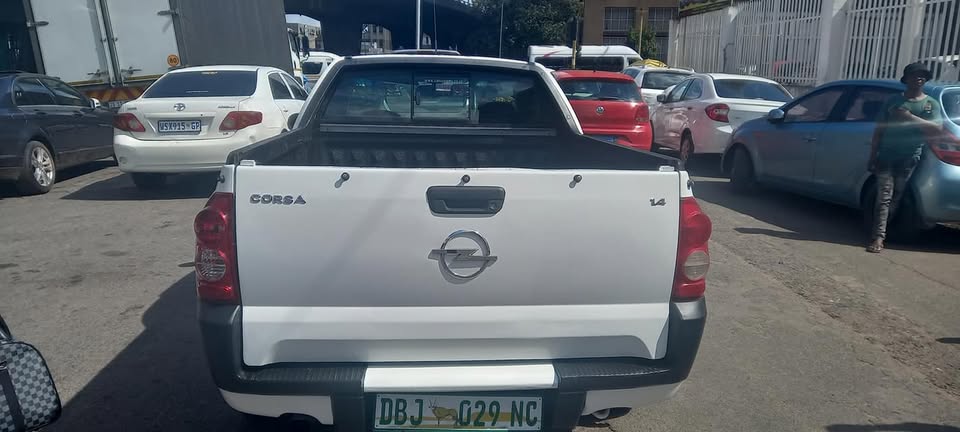 2009 CHEVROLET CORSA BAKKIE 1.4 PETROL, MANUAL TRANSMISSION, WHITE COLOUR, 82000KM