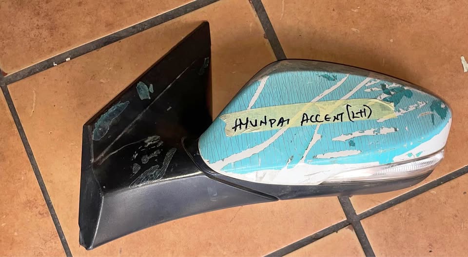 Hyundai Accent side mirror - Private Seller Hyundai Accent side mirror - Private Seller