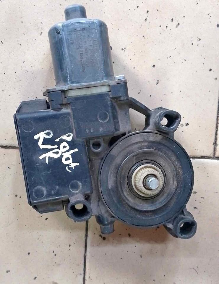VW polo RR window motor