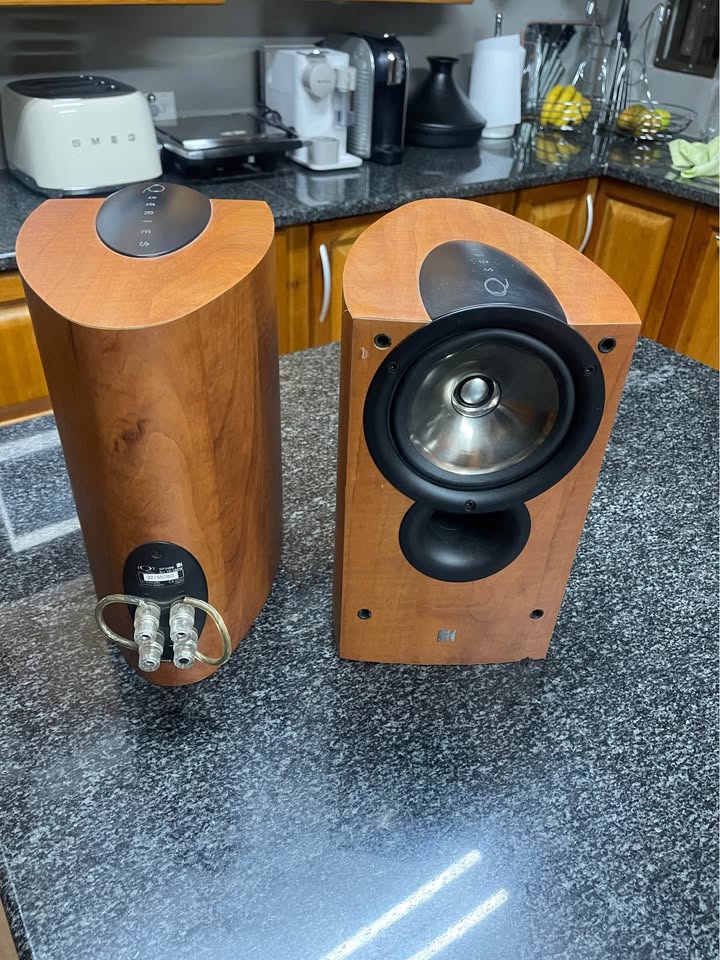 KEF iQ1 Bookshelf Speakers