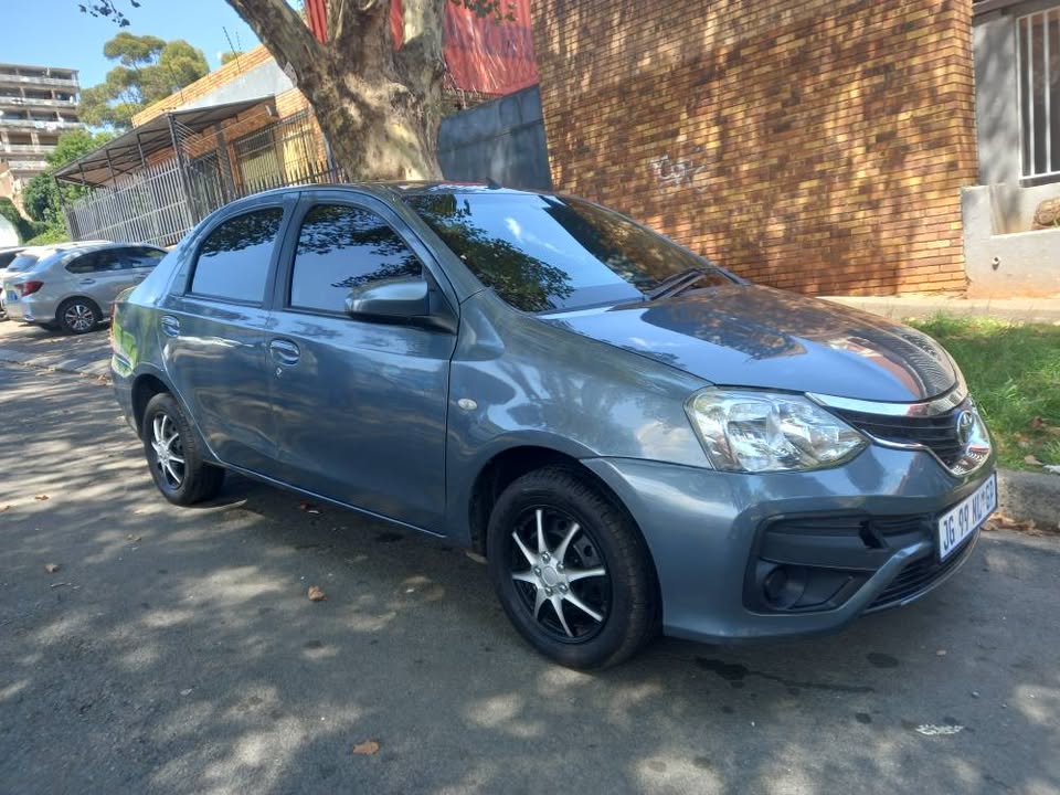 2017 Toyota Etios Sedan Grey. 1.5 Sprint Petrol, Manual, 81000kms