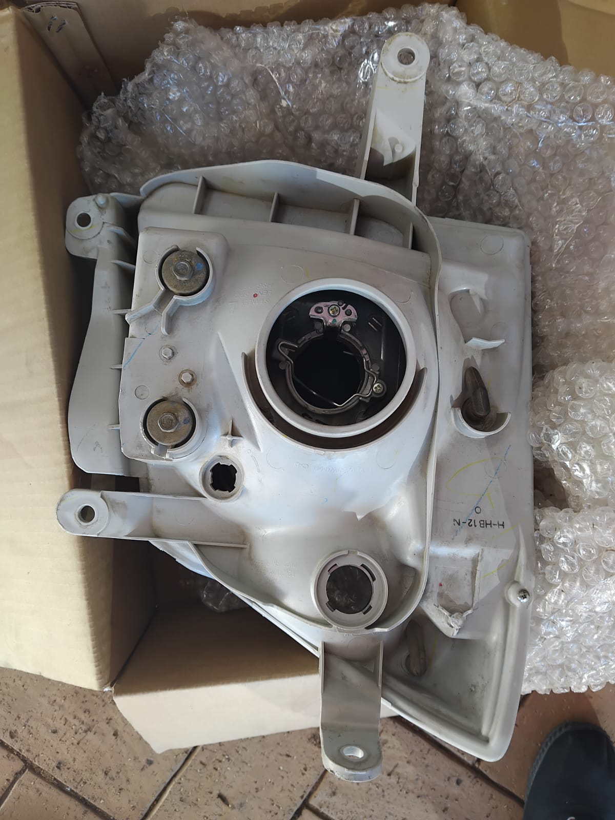 ISUZU LEFT HEADLIGHT GO BIG - Private Seller ISUZU LEFT HEADLIGHT GO BIG - Private Seller