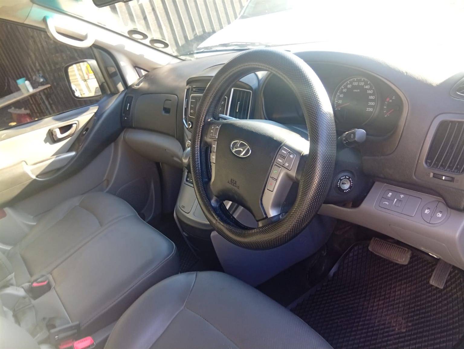 2016 Hyundai H-1 2.5 Auto 9 Seater CRDi Bus GLS  Automatic  Leather Sea